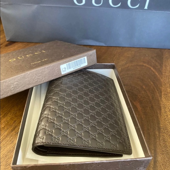 Gucci 496948 mens leather passport bifold Wallet - Picture 2 of 8